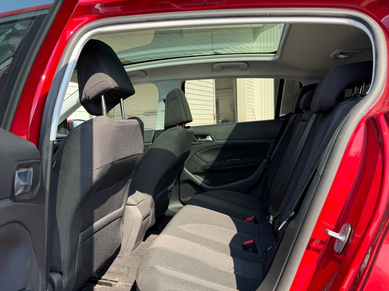Rød Peugeot 308 fra 2018