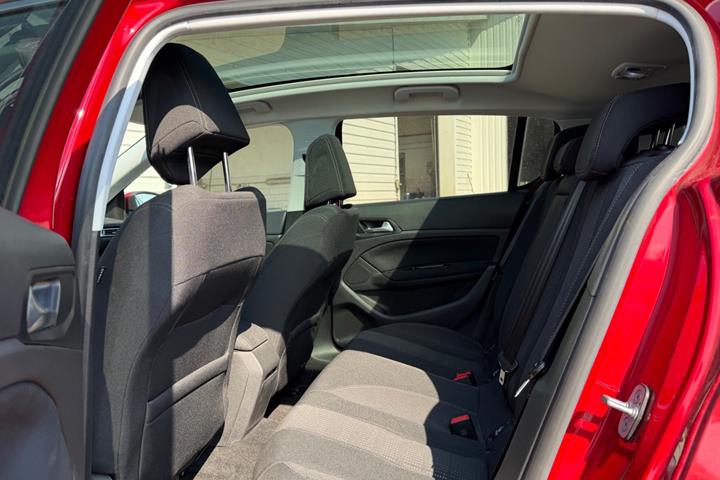 Rød Peugeot 308 fra 2018