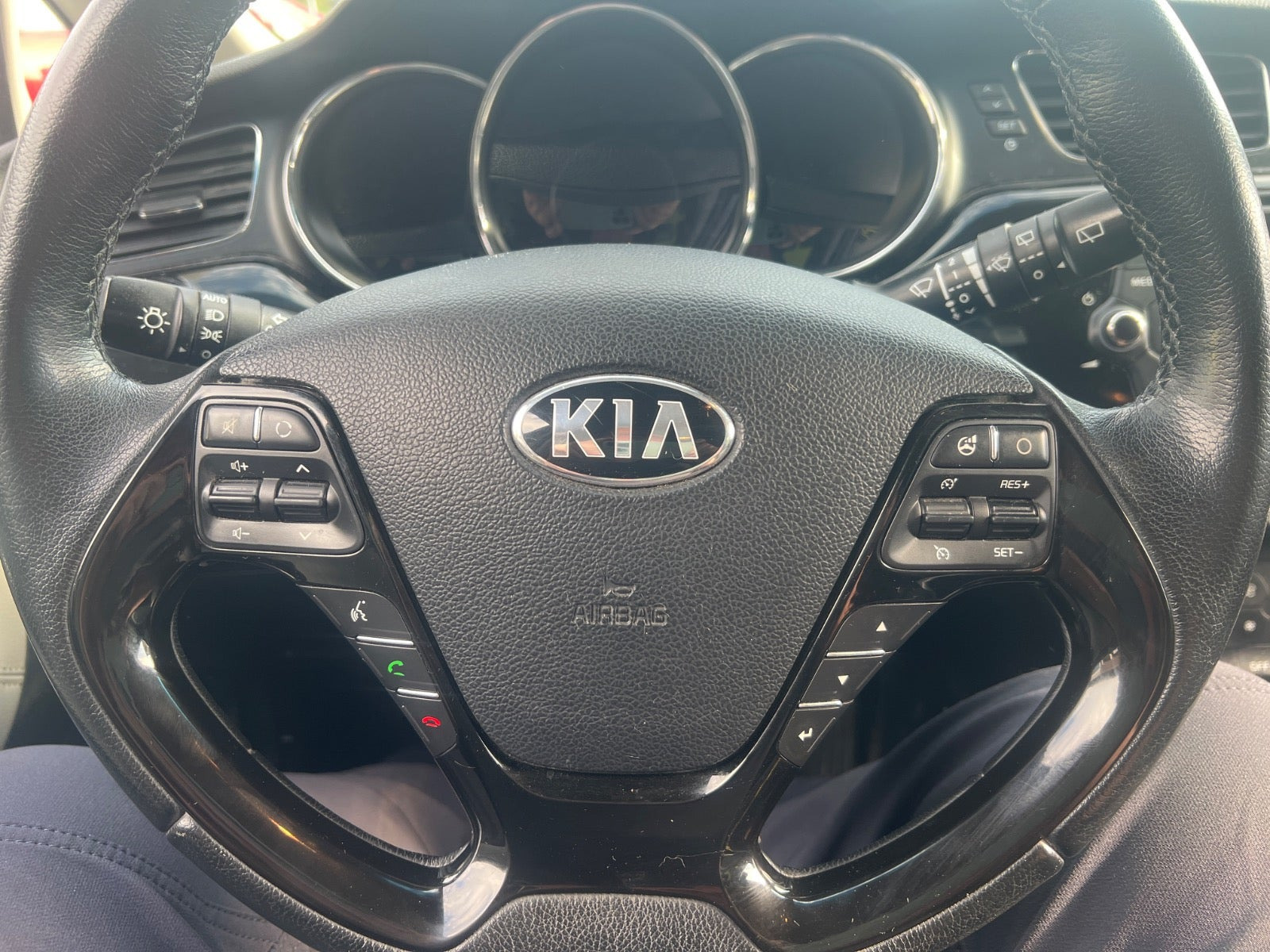 Grå Kia Ceed fra 2015