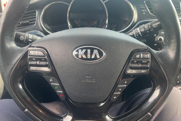 Grå Kia Ceed fra 2015