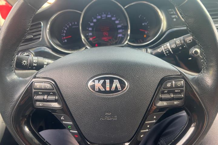 Grå Kia Ceed fra 2015