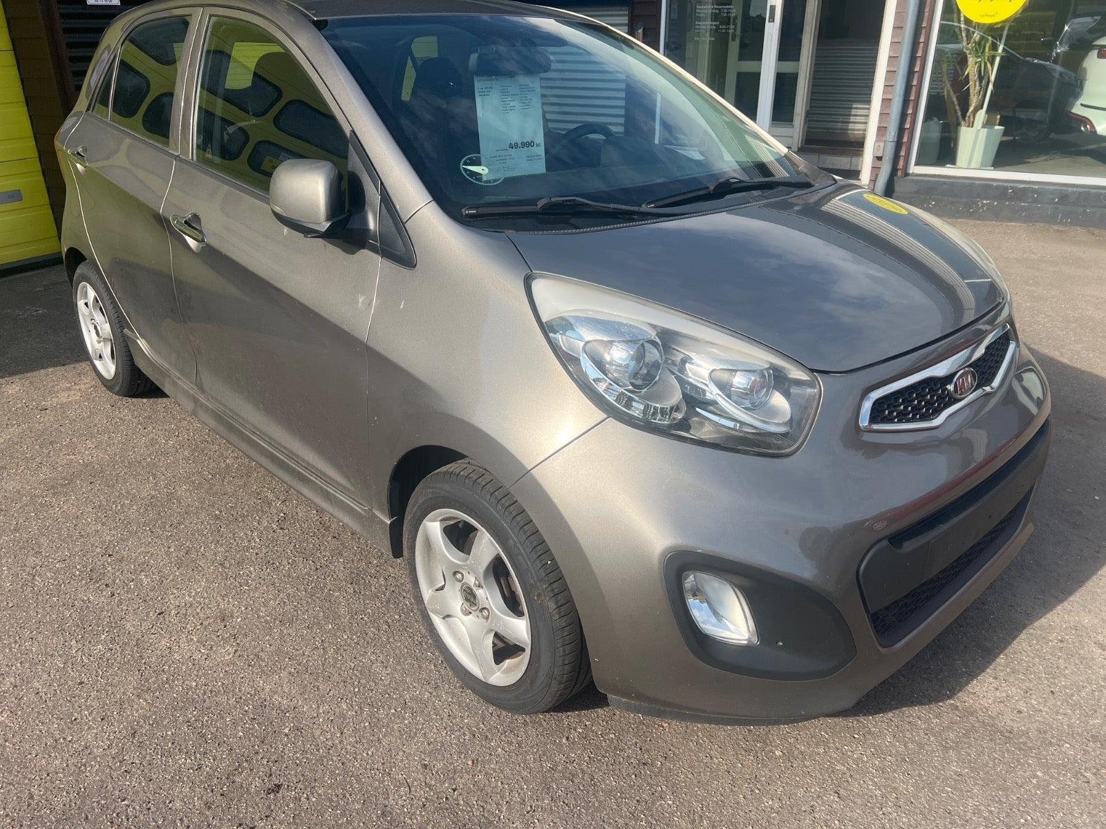 Grå Kia Picanto fra 2012