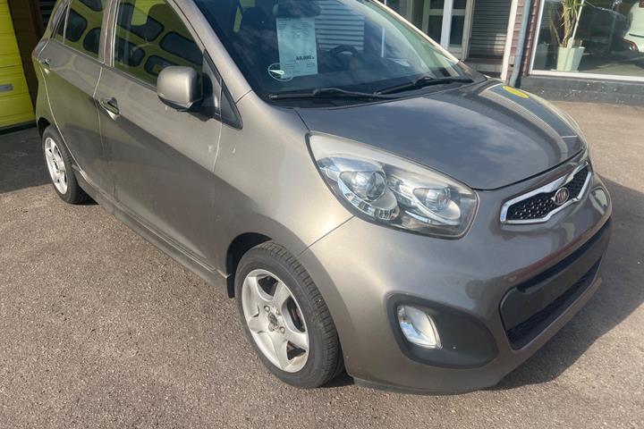 Grå Kia Picanto fra 2012