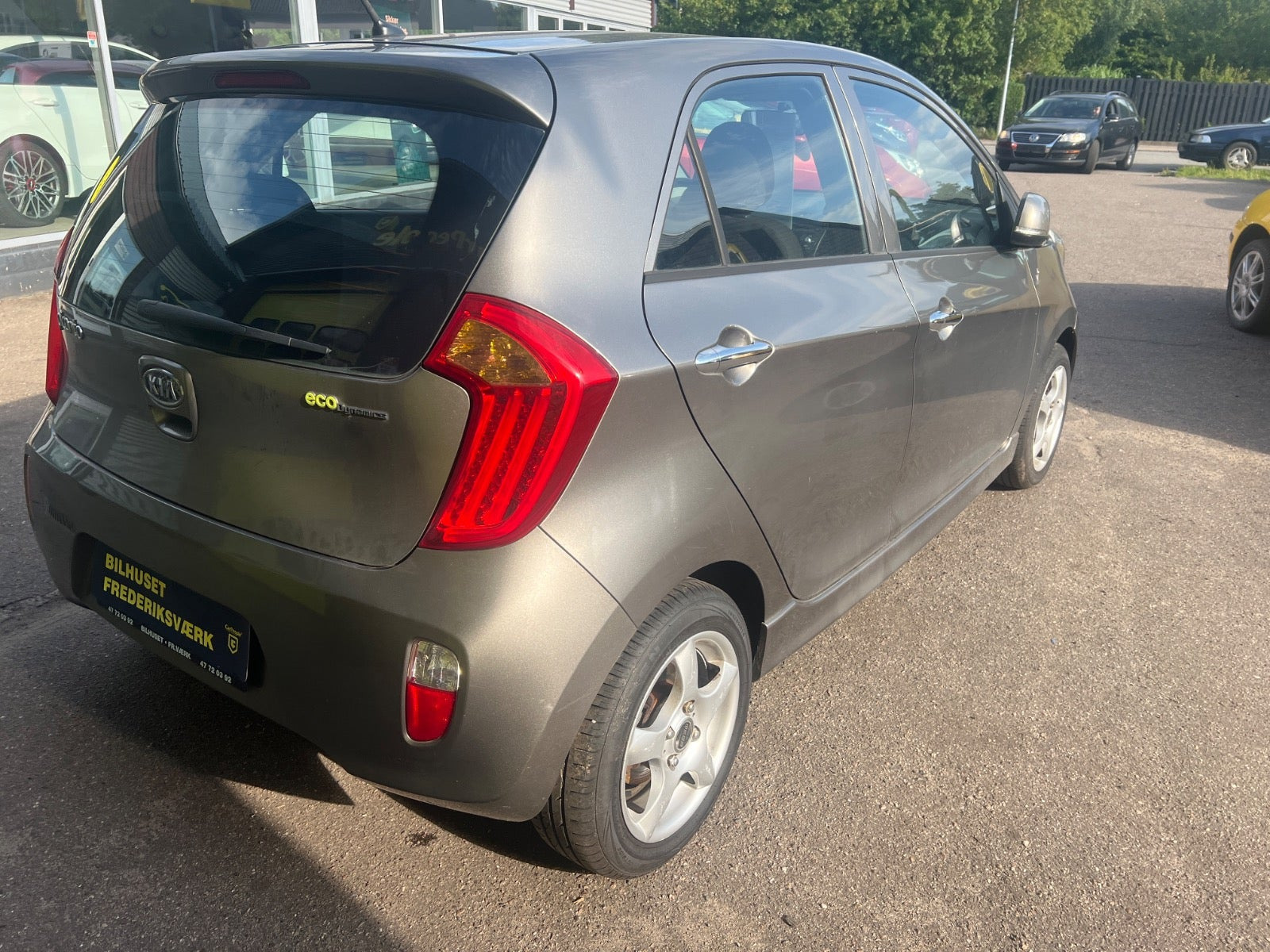 Grå Kia Picanto fra 2012