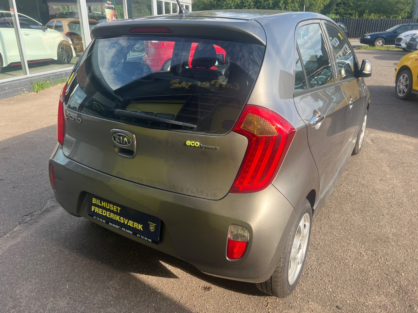 Grå Kia Picanto fra 2012