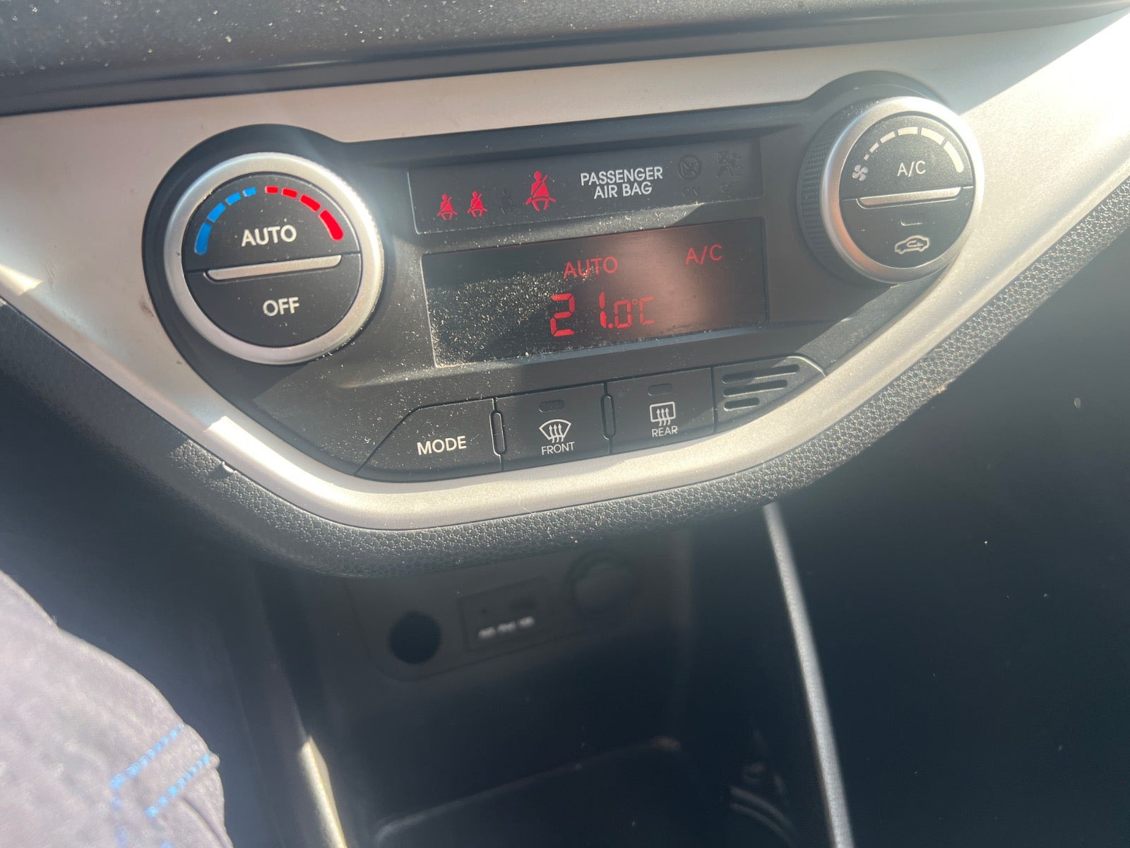 Grå Kia Picanto fra 2012