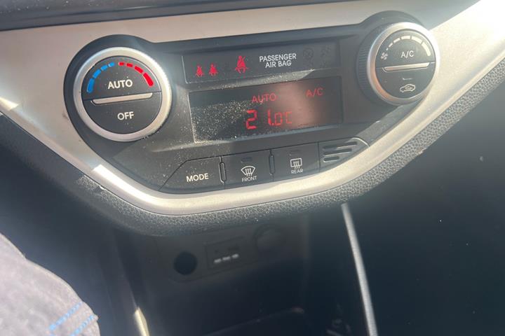 Grå Kia Picanto fra 2012