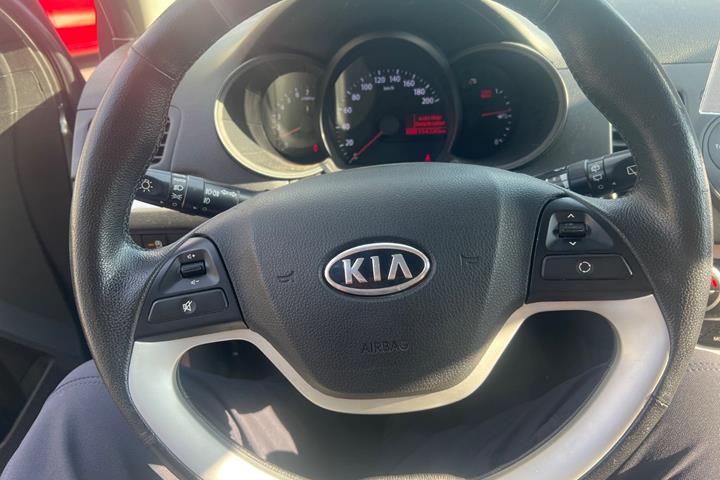 Grå Kia Picanto fra 2012