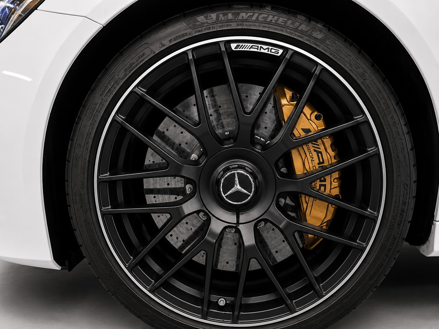 Hvid Mercedes - fra 2017