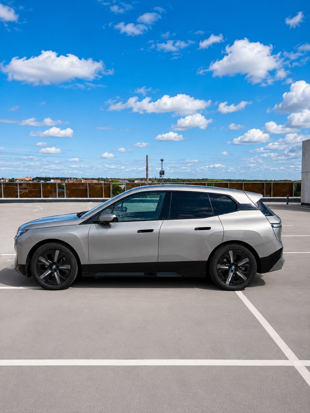 Grå BMW iX fra 2021
