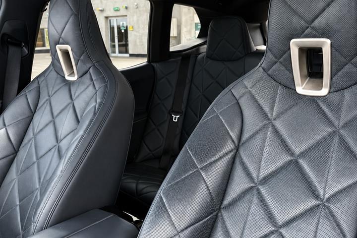 Grå BMW iX fra 2021