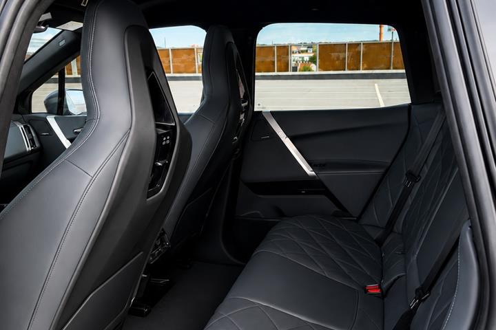Grå BMW iX fra 2021