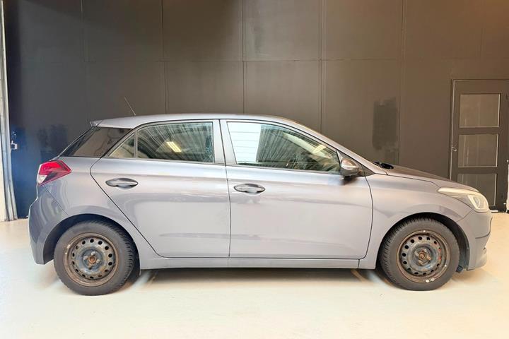 Grå Hyundai i20 fra 2016