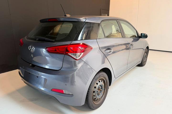 Grå Hyundai i20 fra 2016
