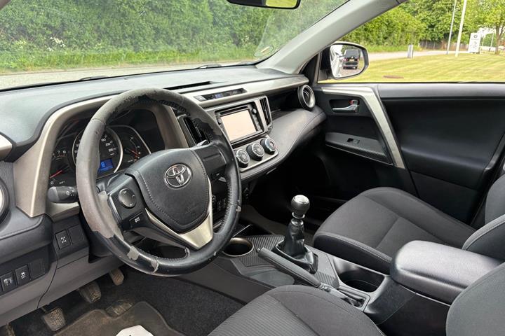 Sølv Toyota RAV4 fra 2014