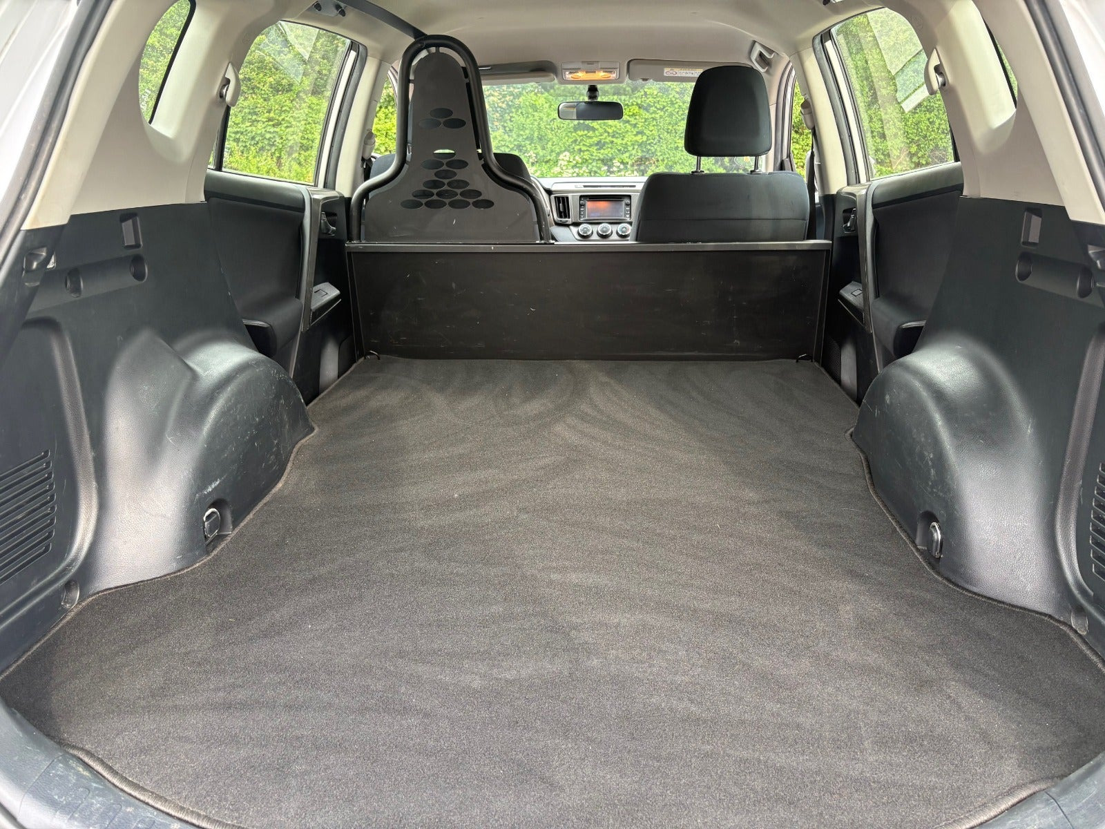Sølv Toyota RAV4 fra 2014