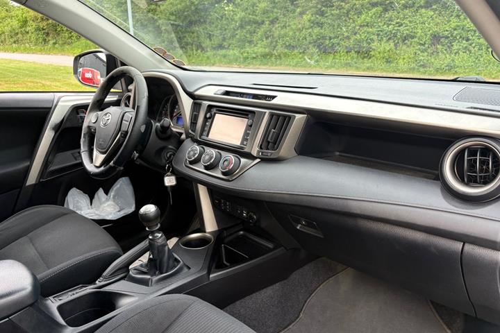 Sølv Toyota RAV4 fra 2014