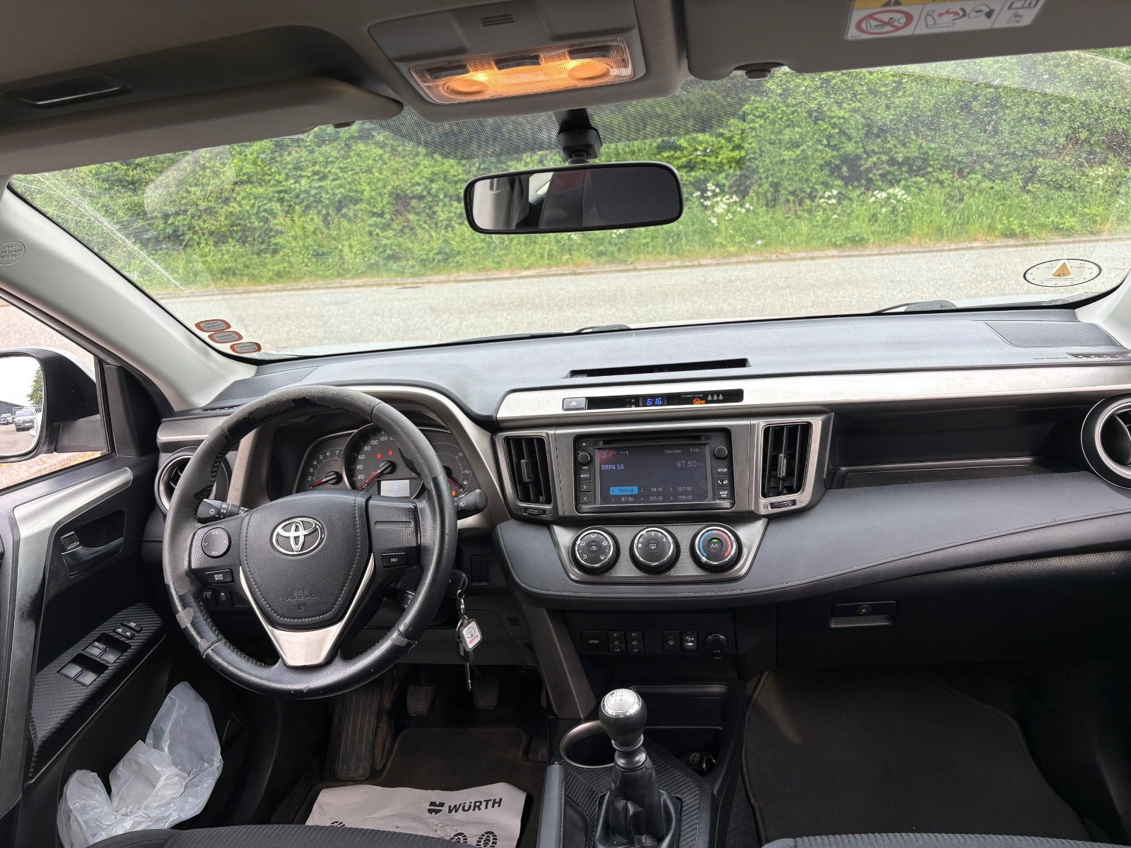 Sølv Toyota RAV4 fra 2014