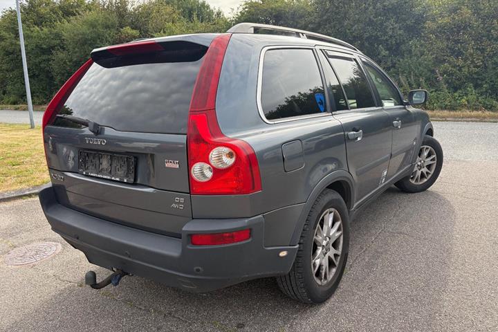 Grå Volvo XC90 fra 2006