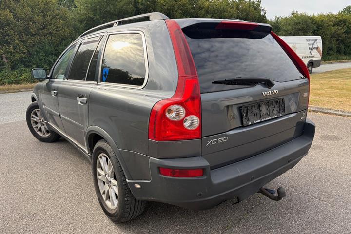 Grå Volvo XC90 fra 2006