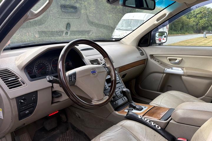 Grå Volvo XC90 fra 2006