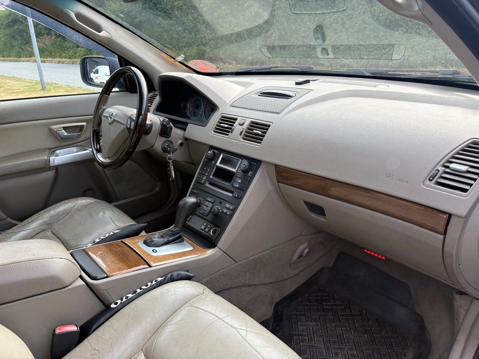 Grå Volvo XC90 fra 2006