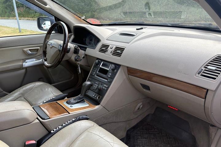 Grå Volvo XC90 fra 2006