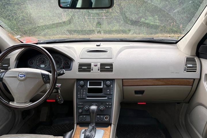 Grå Volvo XC90 fra 2006