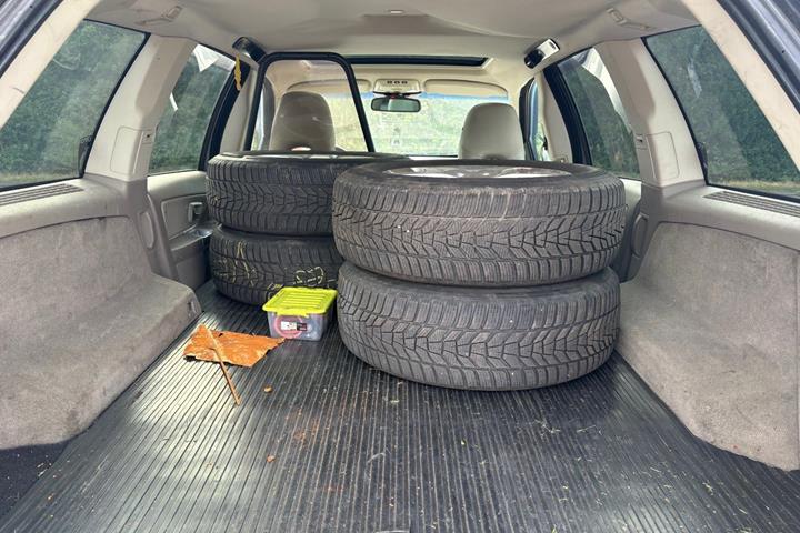 Grå Volvo XC90 fra 2006