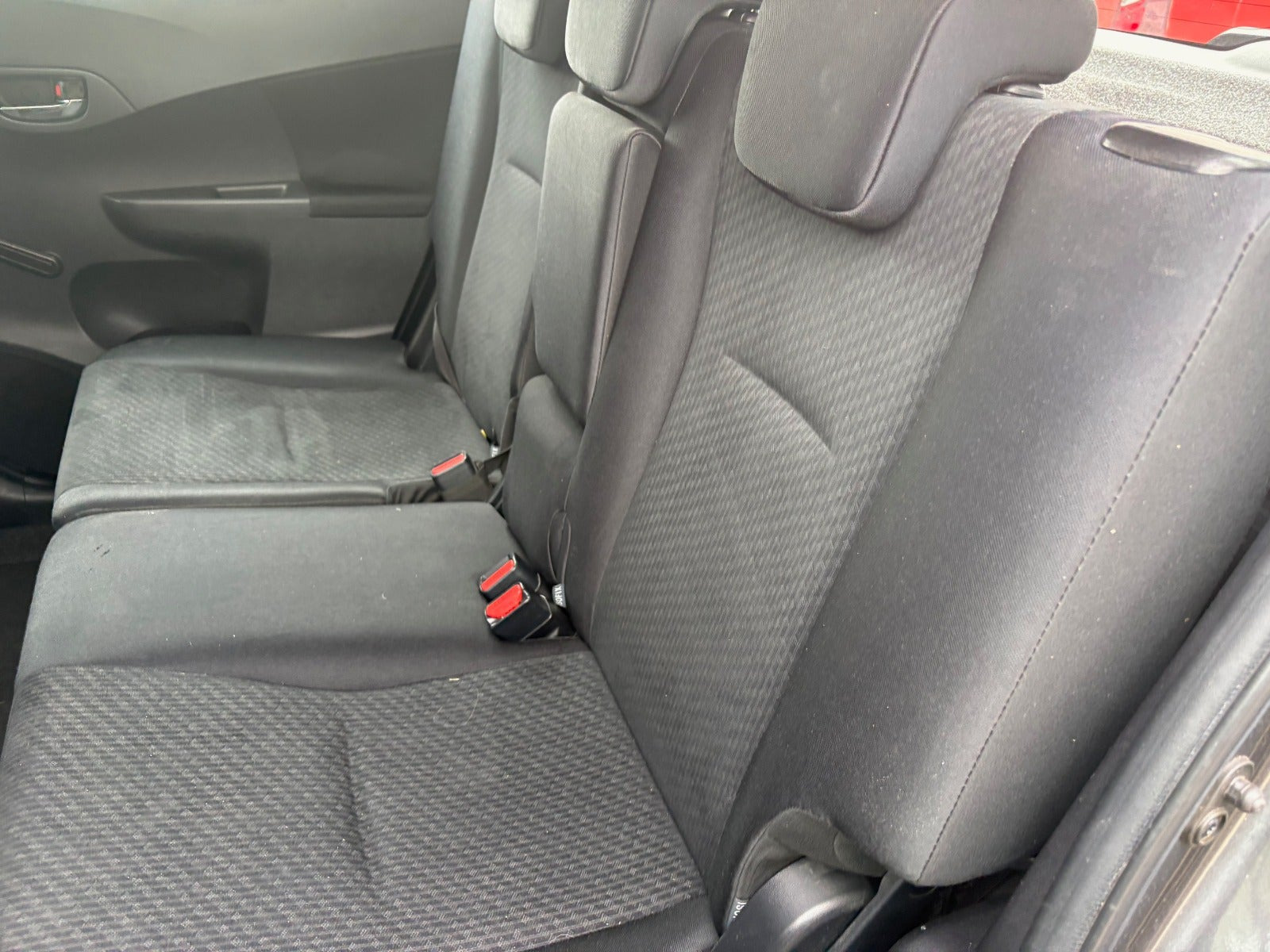 Grå Toyota Verso-S fra 2013