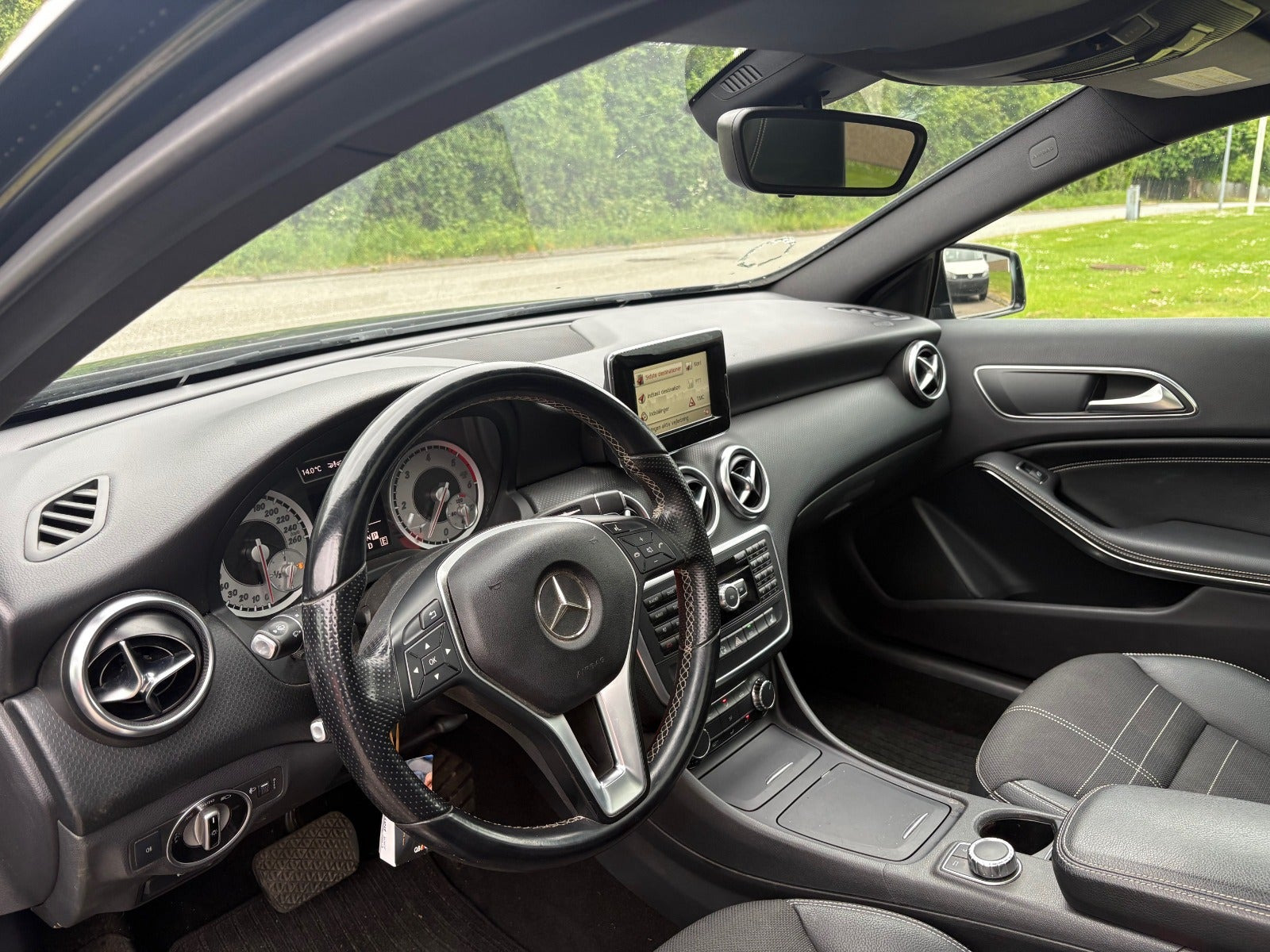 Sort Mercedes A180 fra 2014