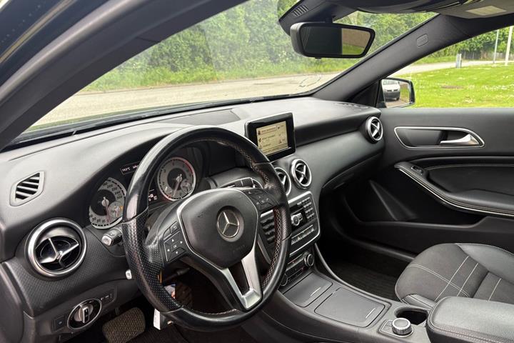 Sort Mercedes A180 fra 2014