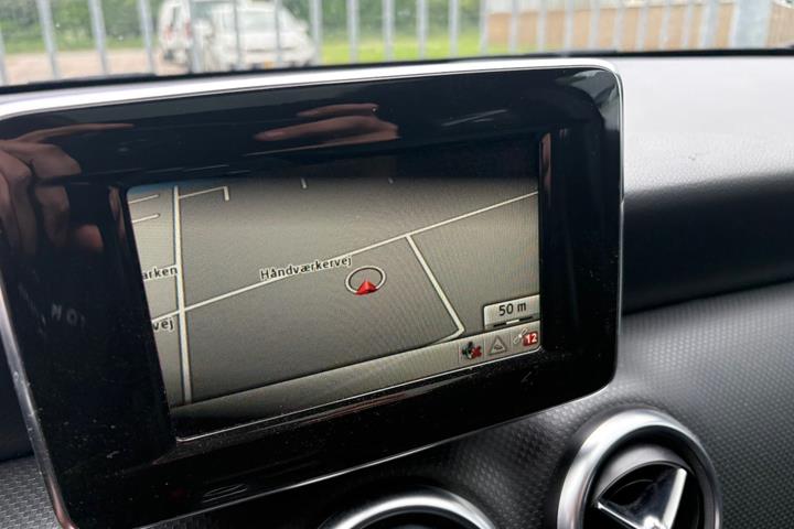 Sort Mercedes A180 fra 2014
