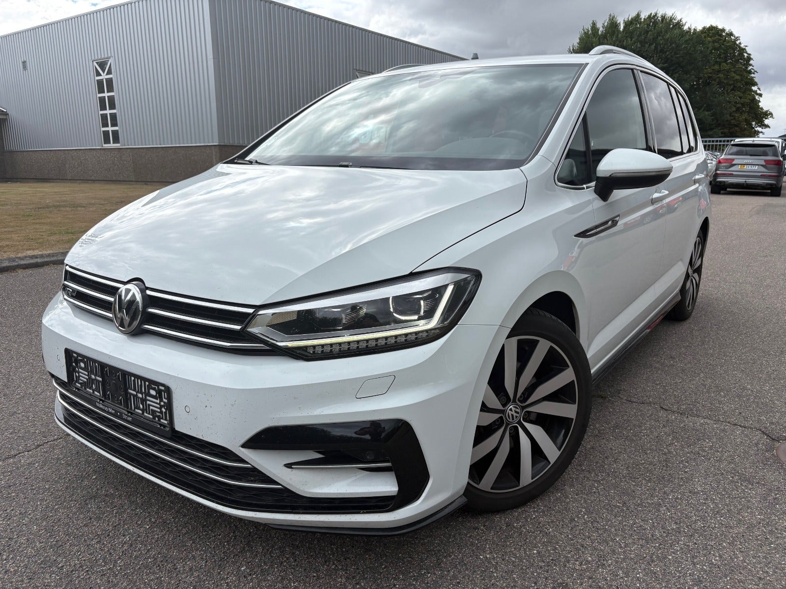 Hvid VW Touran fra 2018