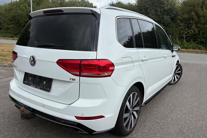 Hvid VW Touran fra 2018