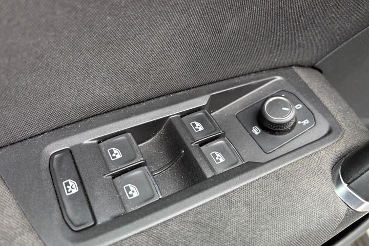 Hvid VW Touran fra 2018