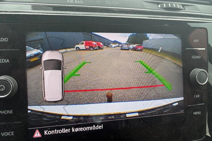 Hvid VW Touran fra 2018
