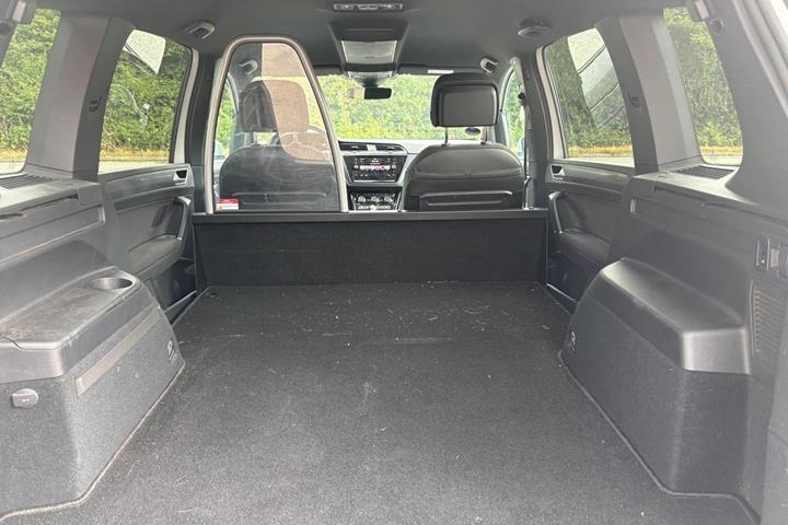 Hvid VW Touran fra 2018