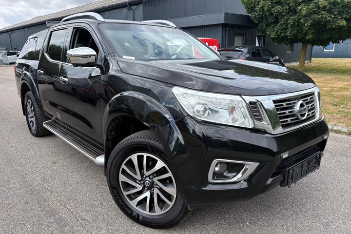 Sort Nissan Navara fra 2017 set udefra