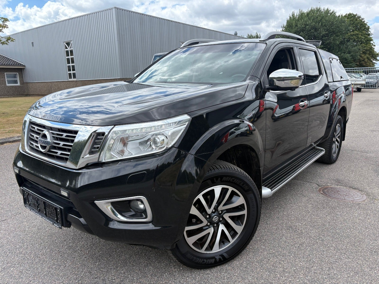 Sort Nissan Navara fra 2017