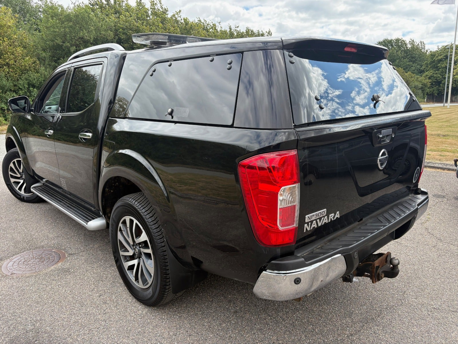 Sort Nissan Navara fra 2017