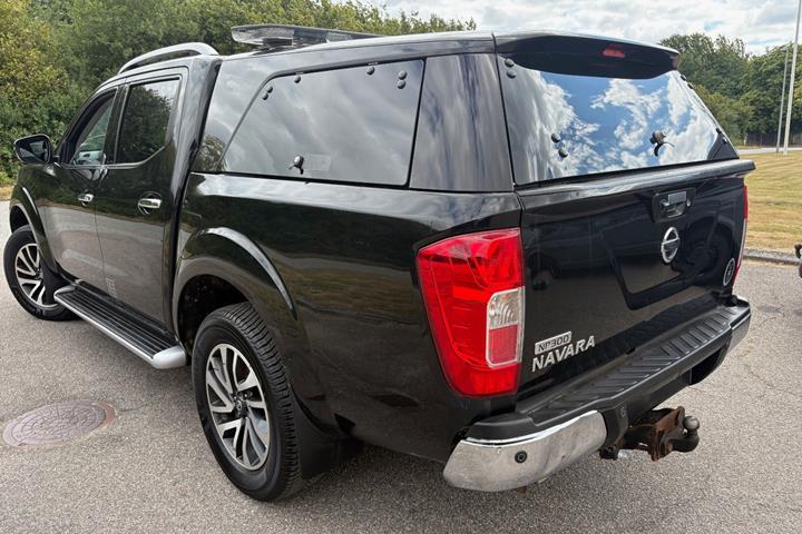 Sort Nissan Navara fra 2017