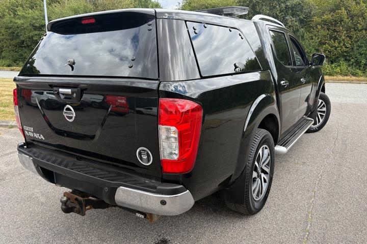Sort Nissan Navara fra 2017