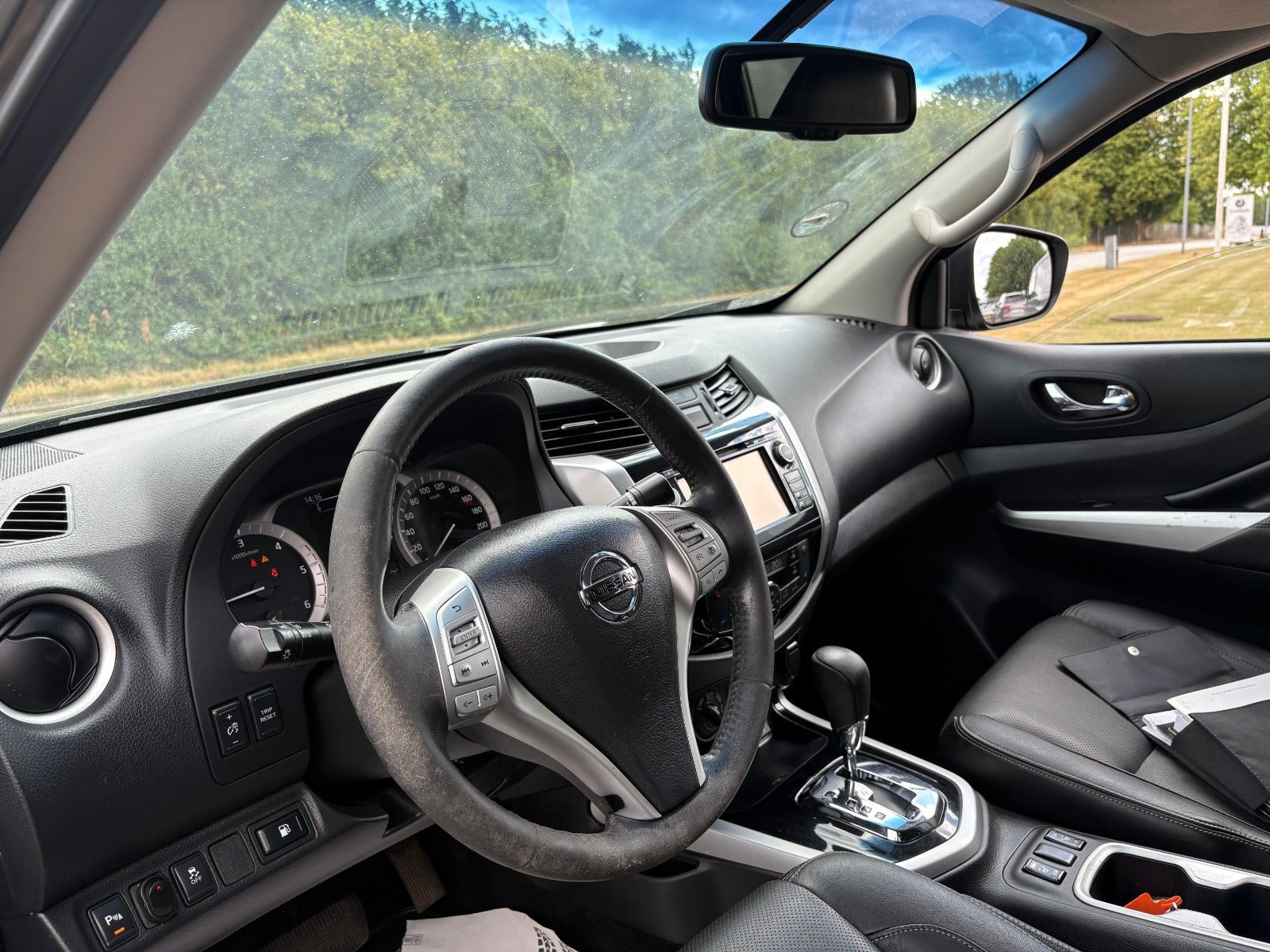 Sort Nissan Navara fra 2017