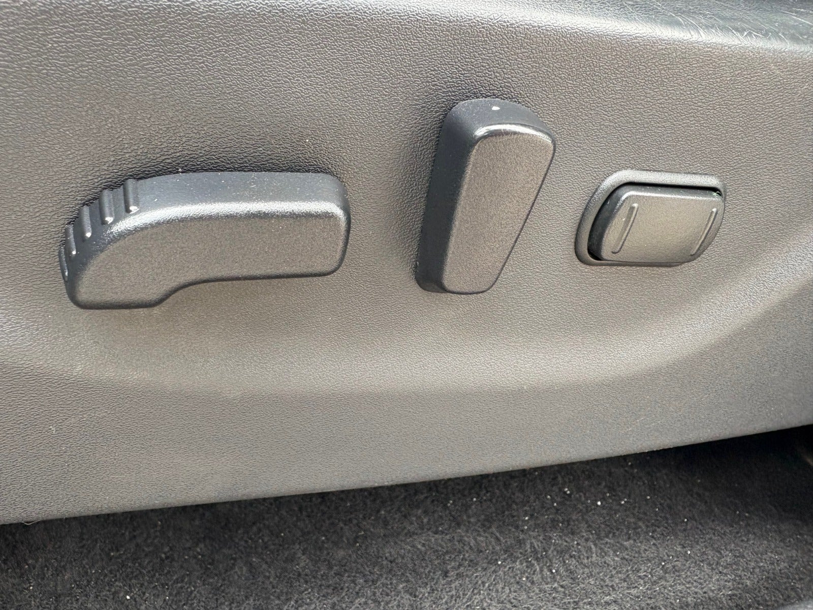 Sort Nissan Navara fra 2017