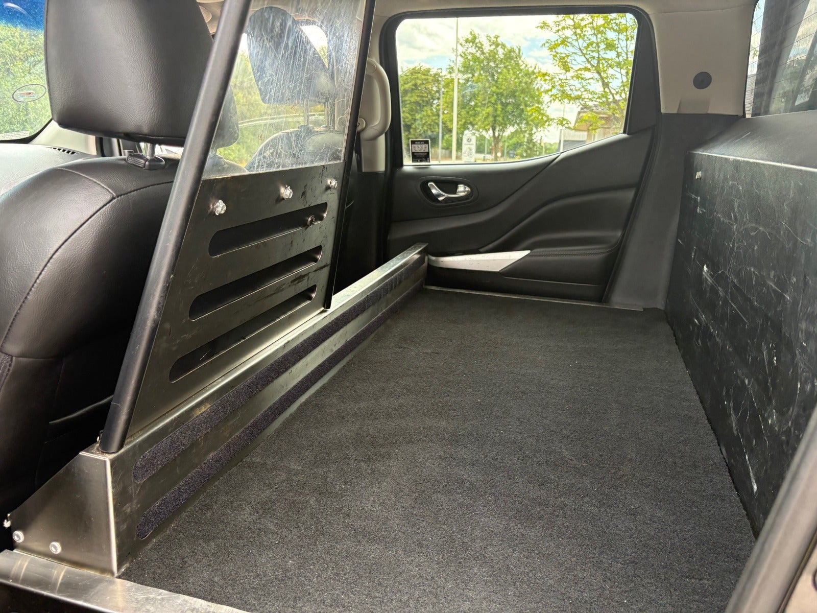 Sort Nissan Navara fra 2017
