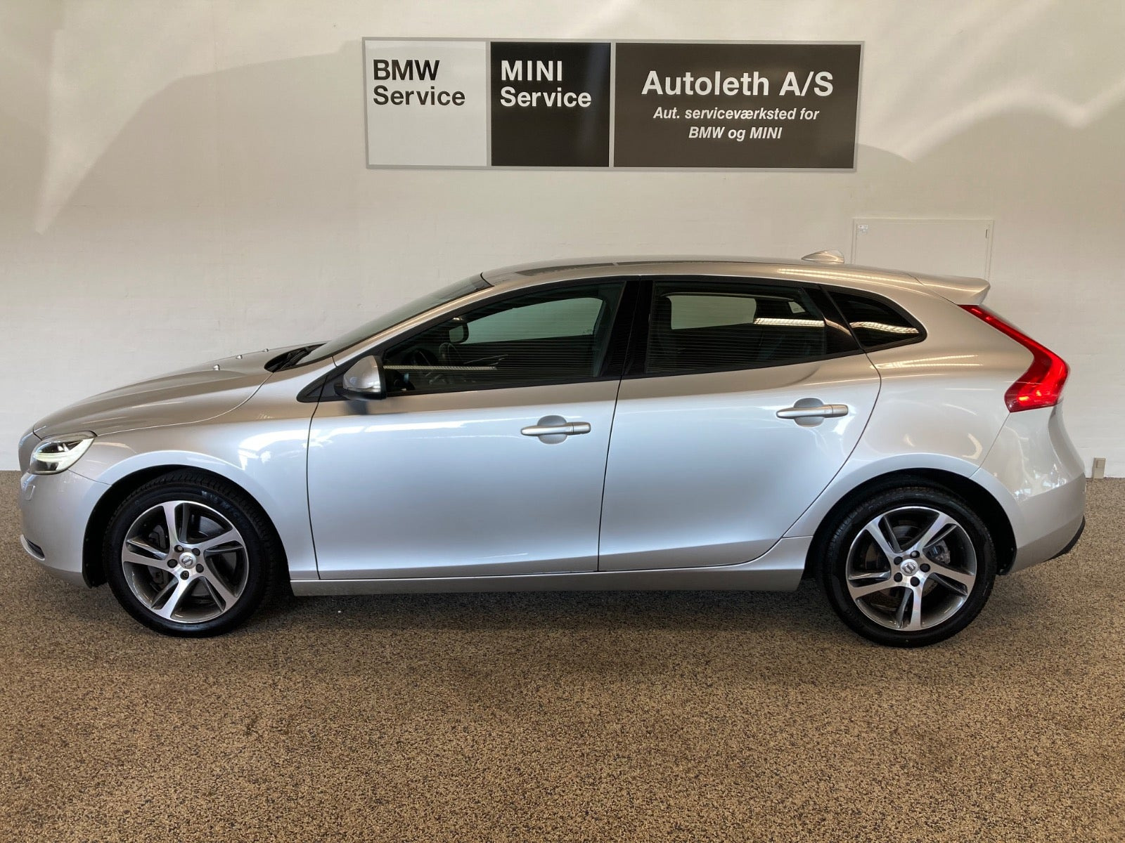 Sølv Volvo V40 fra 2016