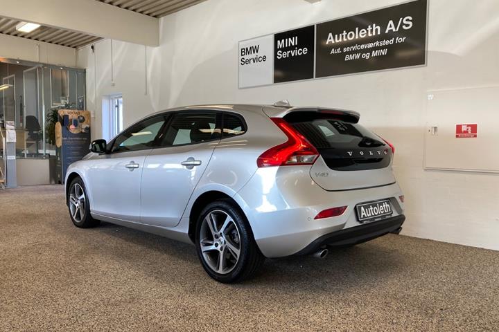 Sølv Volvo V40 fra 2016