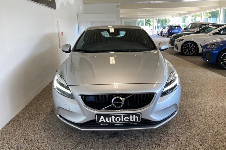 Sølv Volvo V40 fra 2016