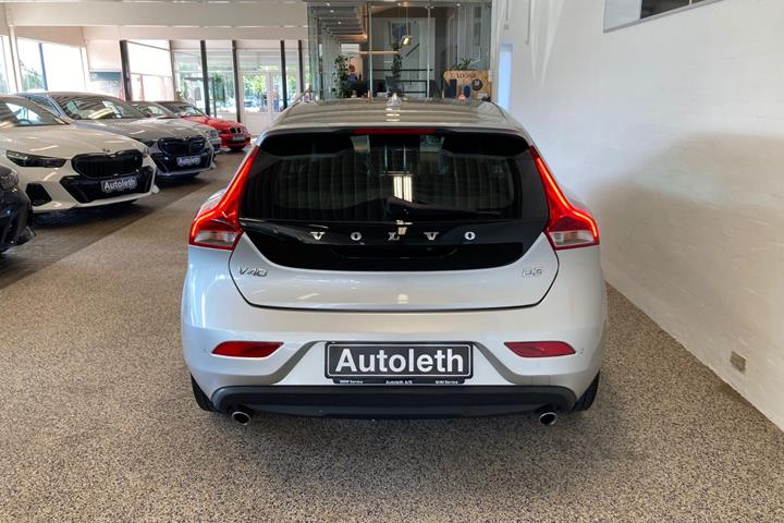 Sølv Volvo V40 fra 2016